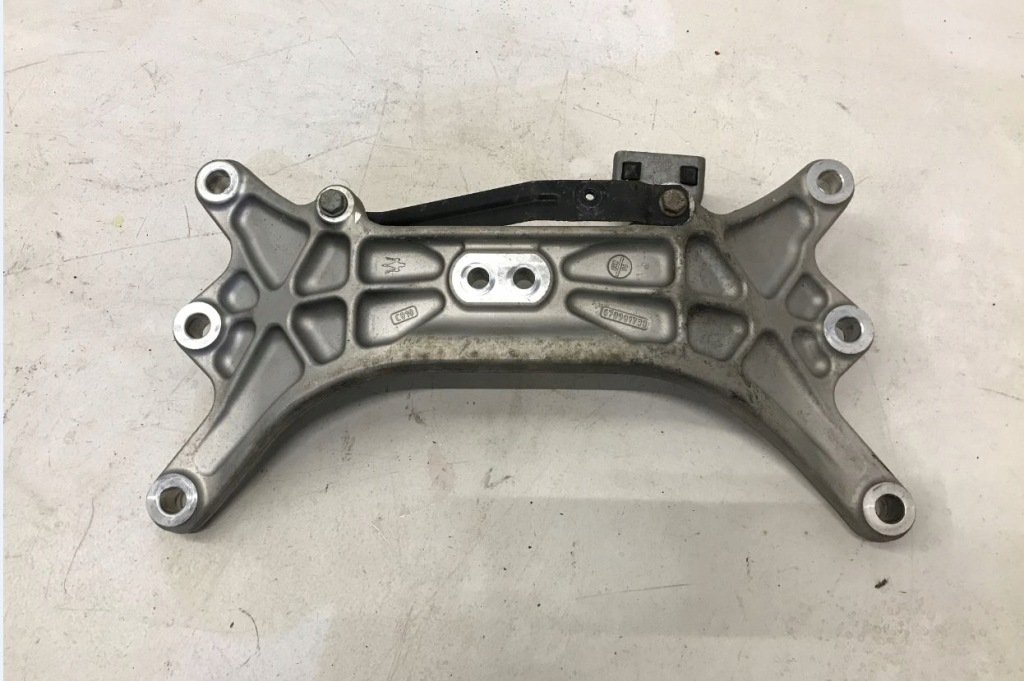 фото №1, Maserati ghibli 3.0d кронштейн кронштейн коробки передач