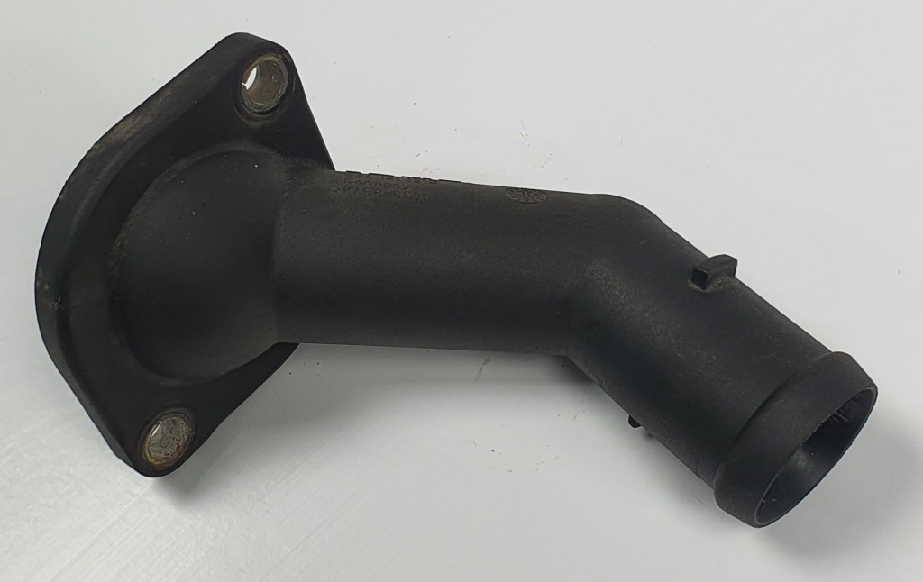 Купить Патрубок труба воды vw golf iv 1.6 8v 06a121121c