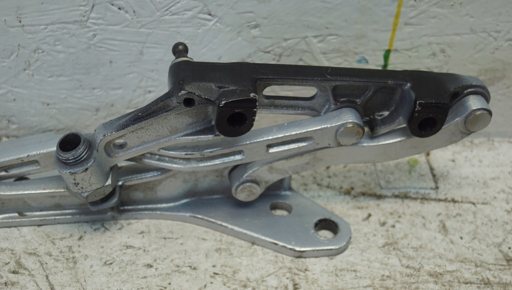 фото №8, Петля капот правий aston martin db11