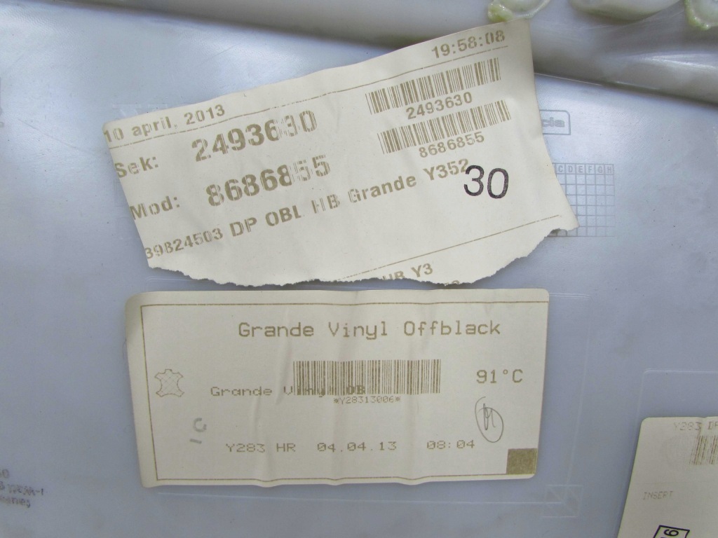 Volvo v60 10-17 обивка обшивка дверь правая  задний кожа 8686855 Доставка