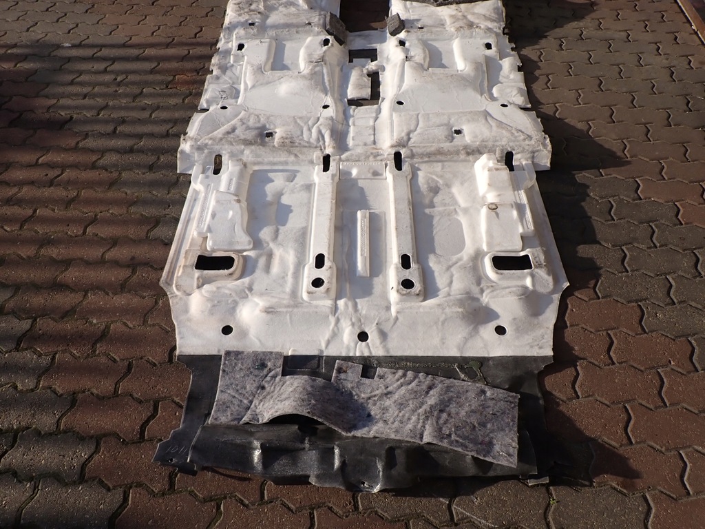 фото №8, Mazda5 mazda 5 ii 10- пол обшивка