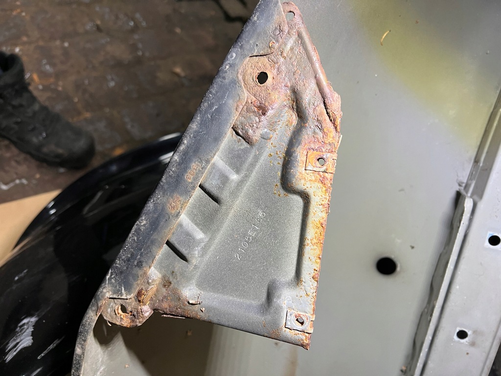 фото №11, Bmw z3 e36/7 lift бампер крила підкрилок гумовий елемент заливної задня комплект 303