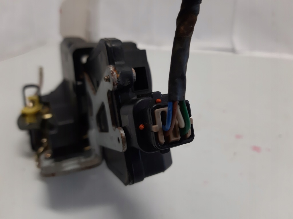 фото №5, Hyundai santa fe i замок правый задняя europa 4 контакты