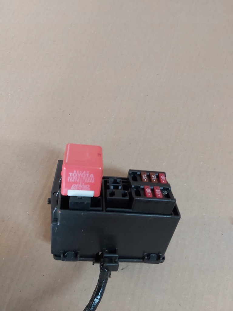 фото №5, Toyota yaris iv клемма плюсовая предохранитель