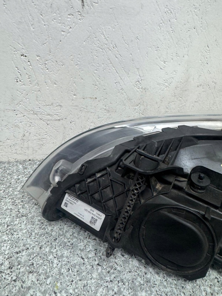 Купити Фара правий перед full led volvo v40 2 2012-2018r w-wa 31420450 рестайлінг