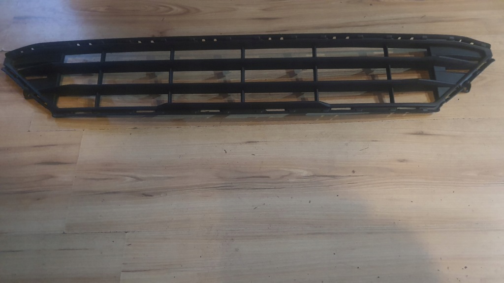 фото №1, Решётка средняя нижняя бампера передний решётка радиатора volvo xc60