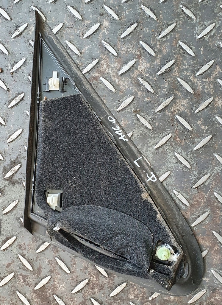 фото №2, Заглушка треугольник левый перед mercedes a160