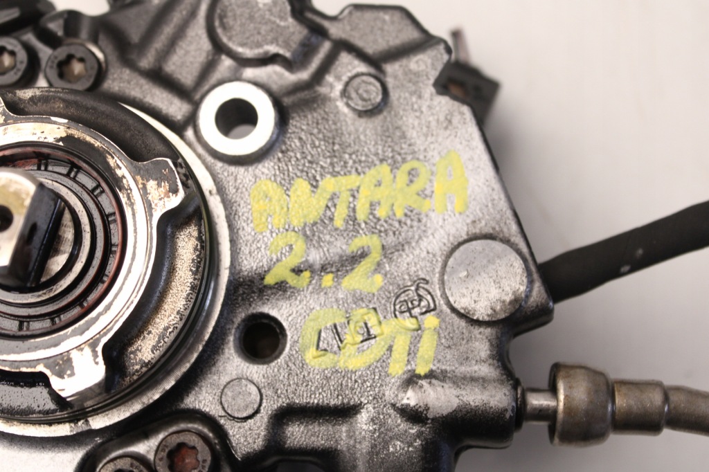 Купити Opel antara 2.2 cdti насос упорскування 28318240