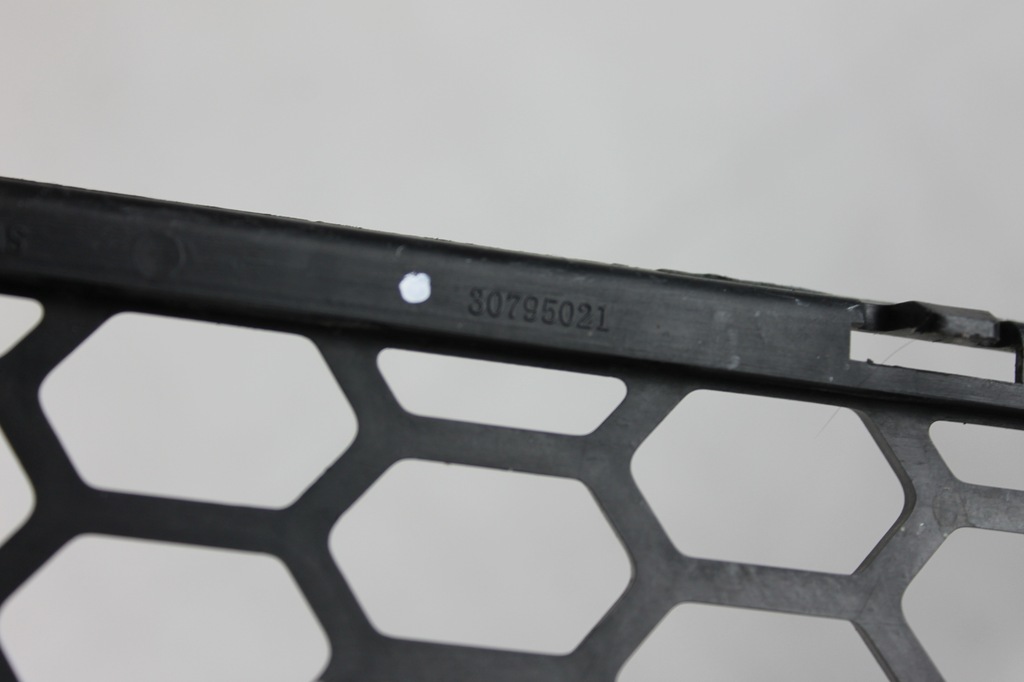 фото №8, Решётка средняя бампера volvo s60 v60 перед решётка