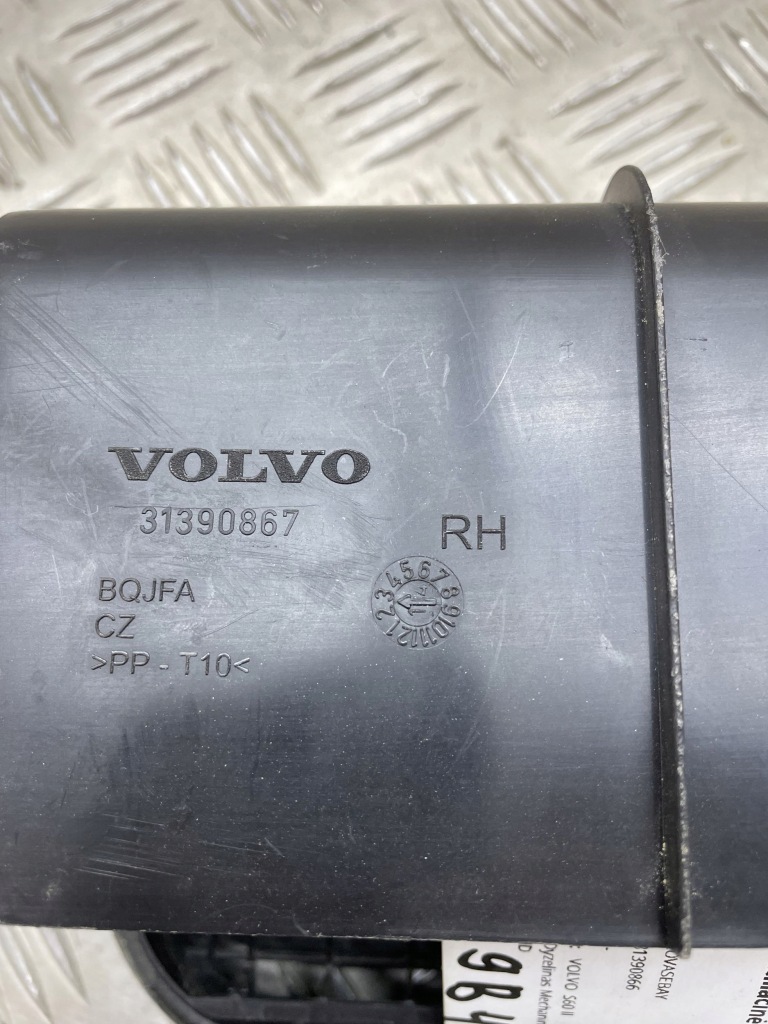 Volvo s60 2014 решётка вентиляционная под бампером задним Недорого