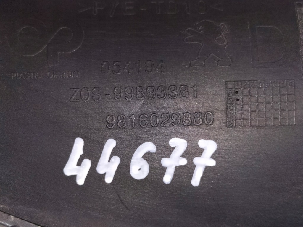 Решітка радіатора решітка бампера перед права peugeot 301 lift 17- Недорого