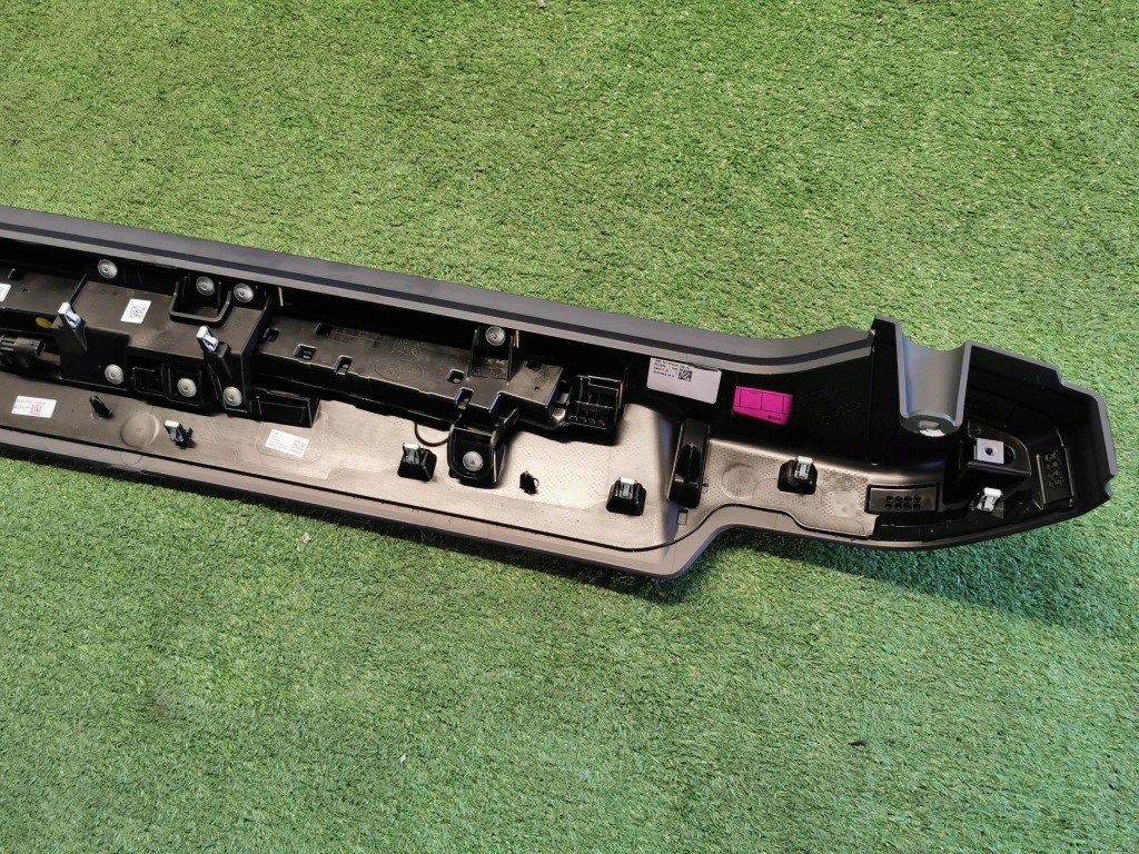 Land rover defender 2 l663 20- спойлер третье  фонарь  стоп l8b2-13a613-ad с Разборки