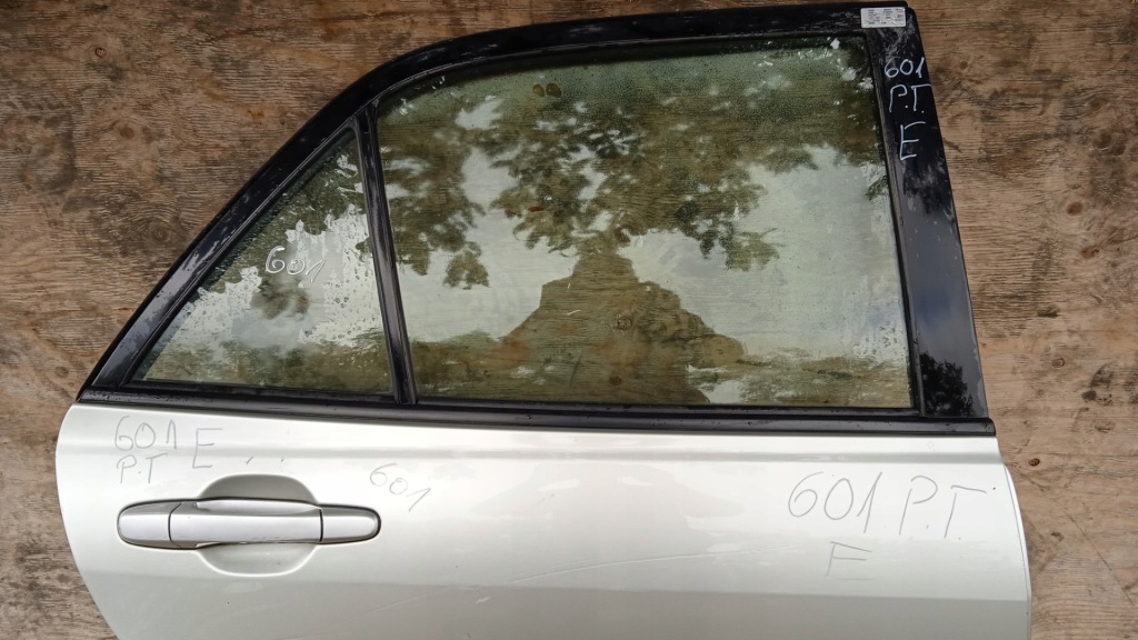 Lexus is200 1 fl седан дверь задняя правый  1c0 Доставка