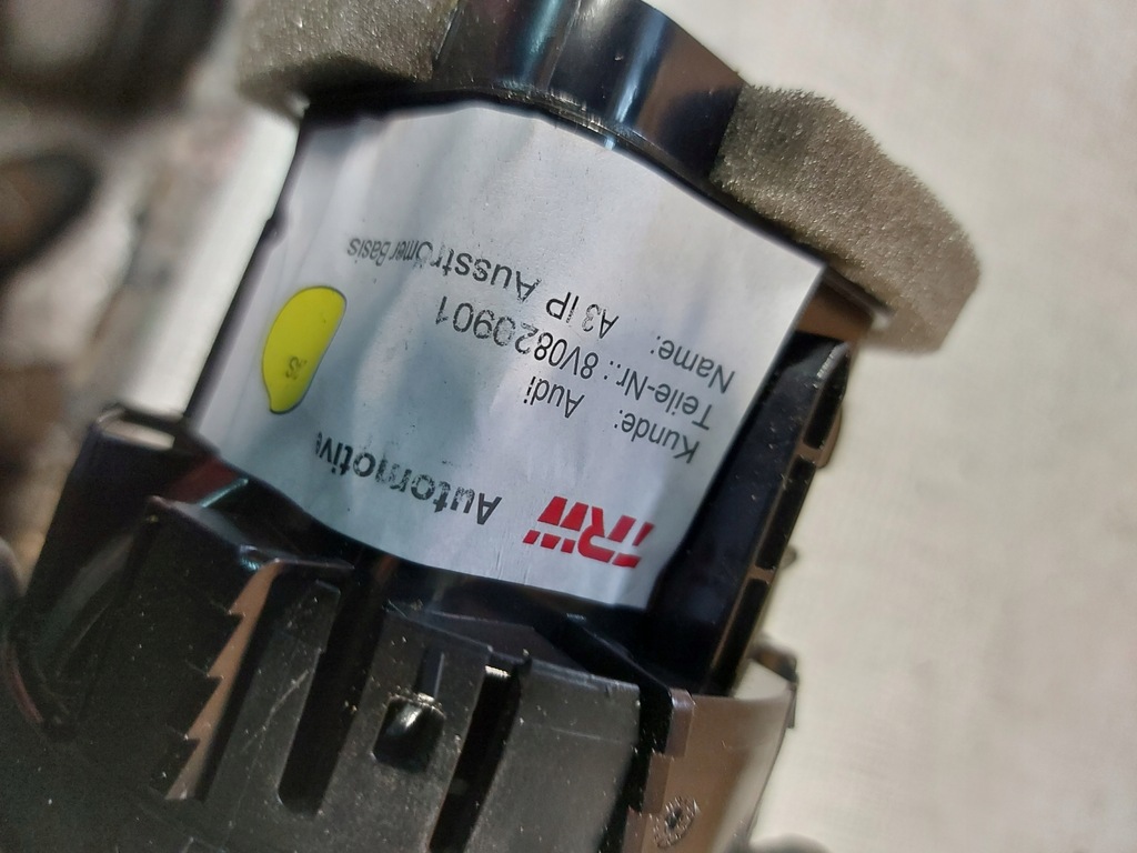 фото №8, Audi a3 8v решётка обдув консоли 8v0820901