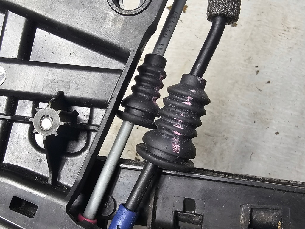 Jeep compass 17- замок дверь правый  задняя 04589914ae америка Недорого