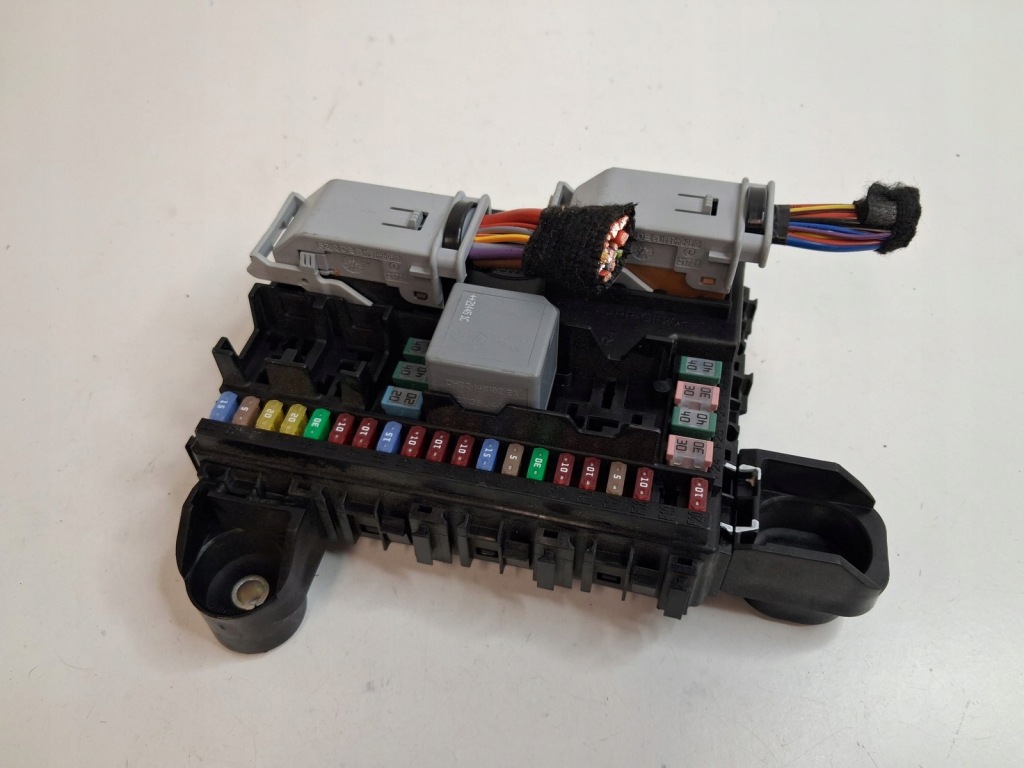 Купить Коробка передач предохранителей land rover sport l461 m8e2-14a073-cb