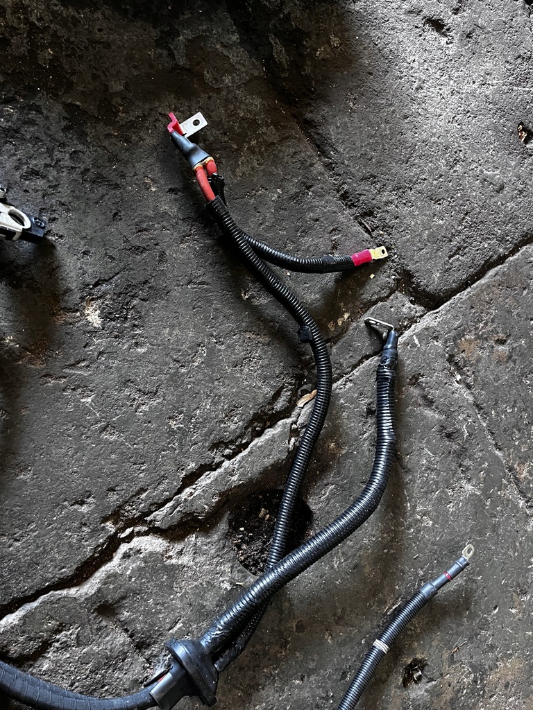 фото №8, 13 jeep grand cherokee wk2 шланг клема плюсова p68322330aa