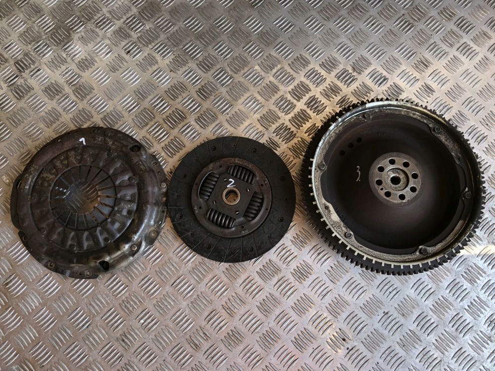 фото №1, Cabstar maxity 2.5 dci сцепление диск прижим yd25