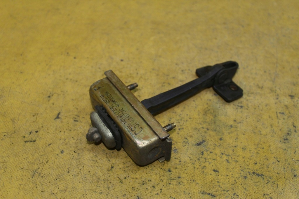 фото №2, Обмежувач двері правий перед pacifica