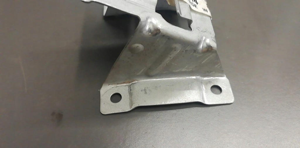 Кронштейн бачок вирівнювальний радіатора bmw e39 Зі Шроту