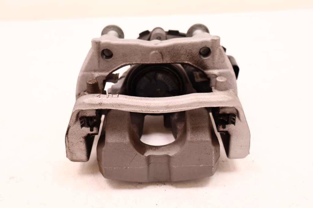 Mercedes-benz cle a236 300 4matic суппорт тормоза правый задний в Украине