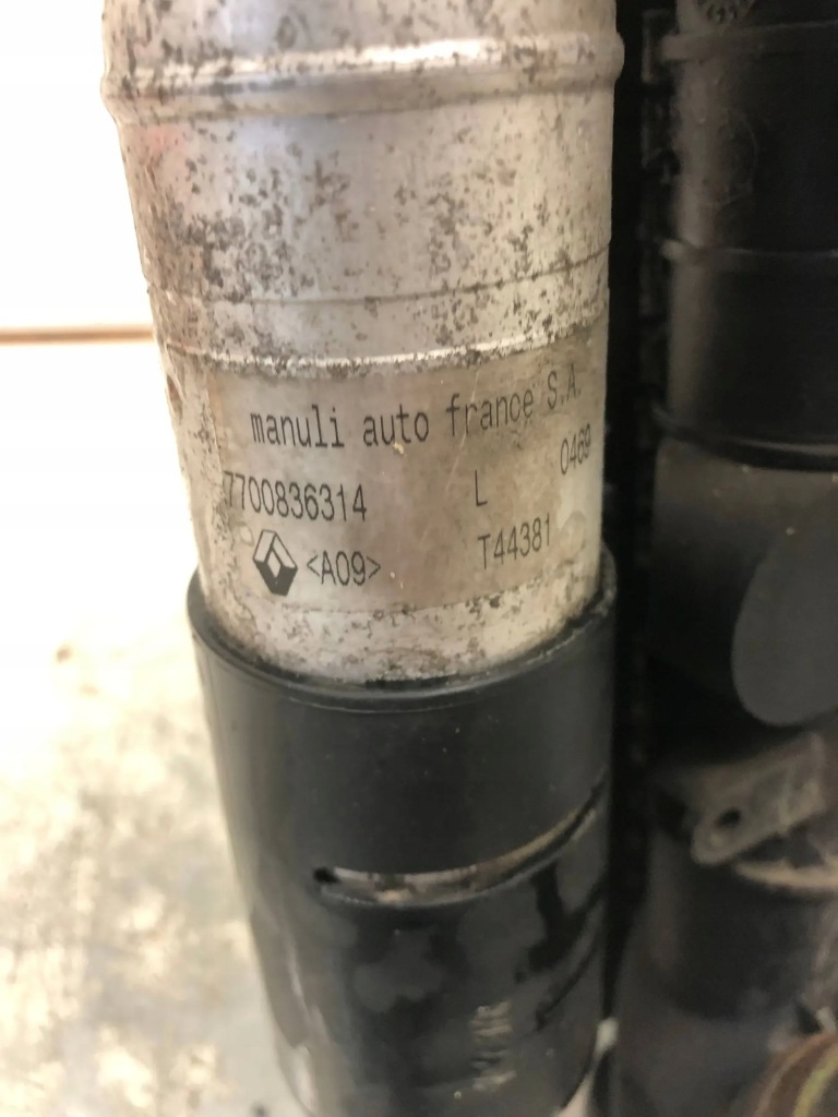 Купити Радіатор вентилятор renault clio 2 1.4 8v 7700414103d