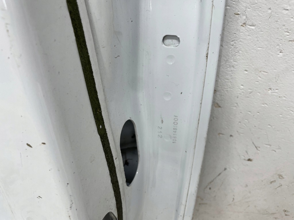 Купить Дверь левый задний  tesla 3 17-