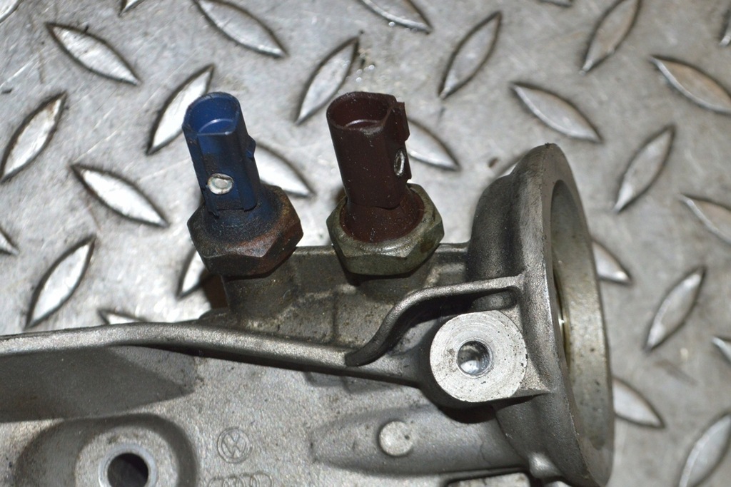 фото №6, Audi tt 8j 2.0 tfsi 2013 фильтр масла радиатор масла bracker 06j117021j