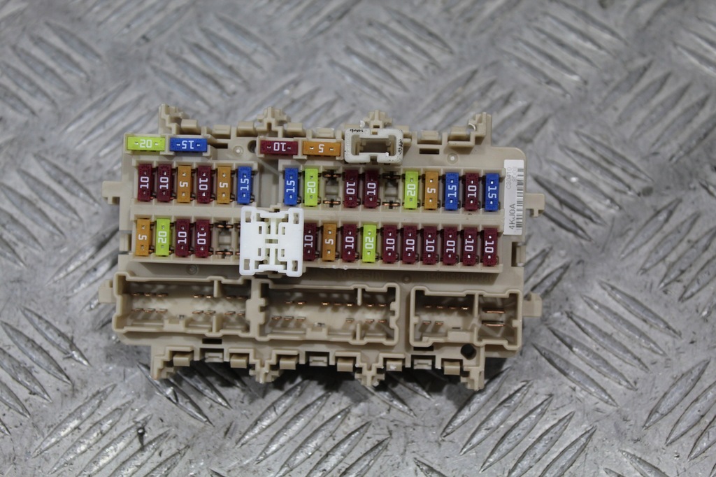 фото №1, Коробка запобіжників renault alaskan 4hj0a