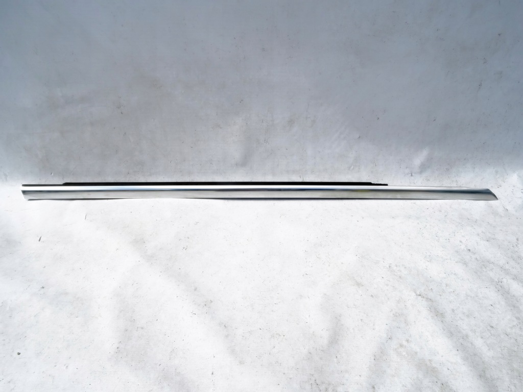 фото №1, Молдинг ущільнювач правий перед mercedes w205 c