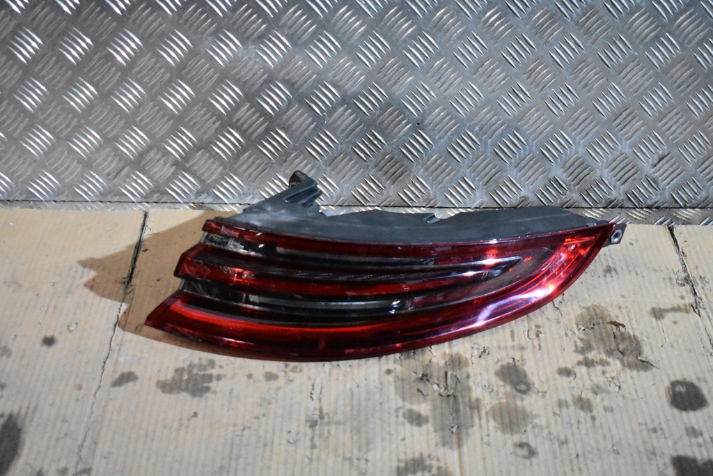 фото №1, Idealna лампа задняя правая porsche panamera 971 1