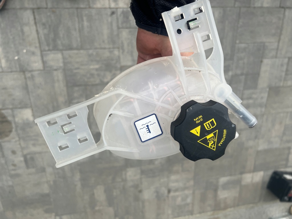 фото №1, Бачок радиатора жидкость jeep cherokee kl 14-