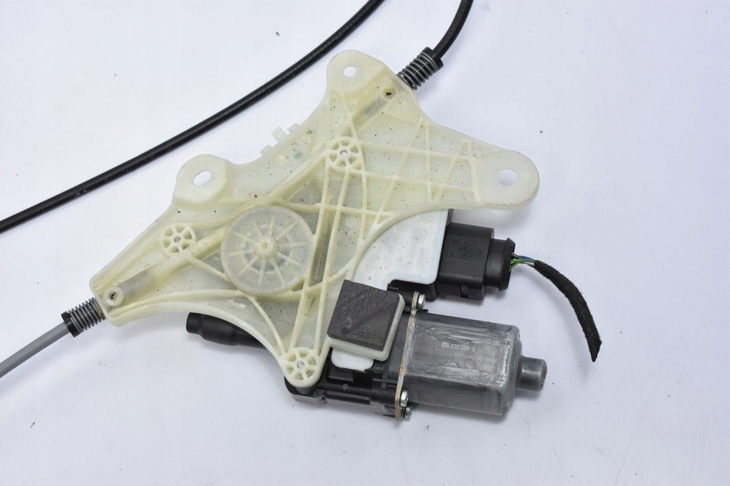 фото №5, Механизм шторка правый audi a4 b9 8w9863560