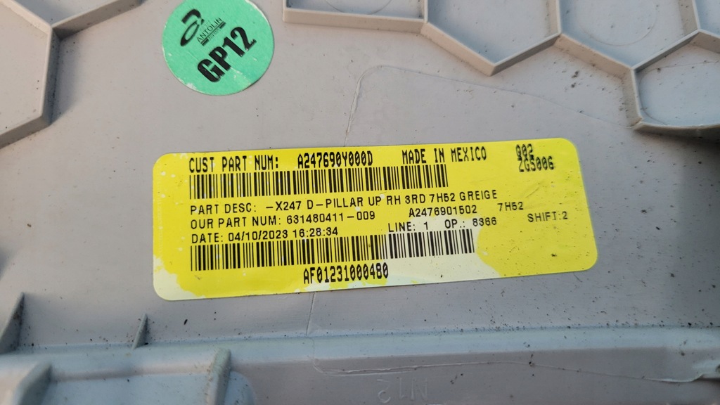 фото №13, Mercedes x247 glb 200 обшивка защита стойка d багажника правая a2476901502