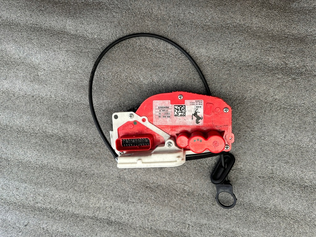 фото №1, Ferrari roma f169 sf90 замок двері 806668....