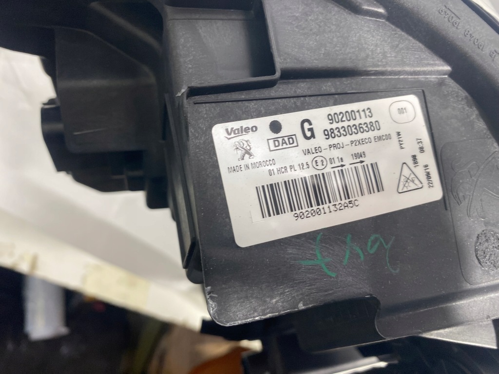 Фара лівий перед ліва передня peugeot 208 2008 2 європа Ціна