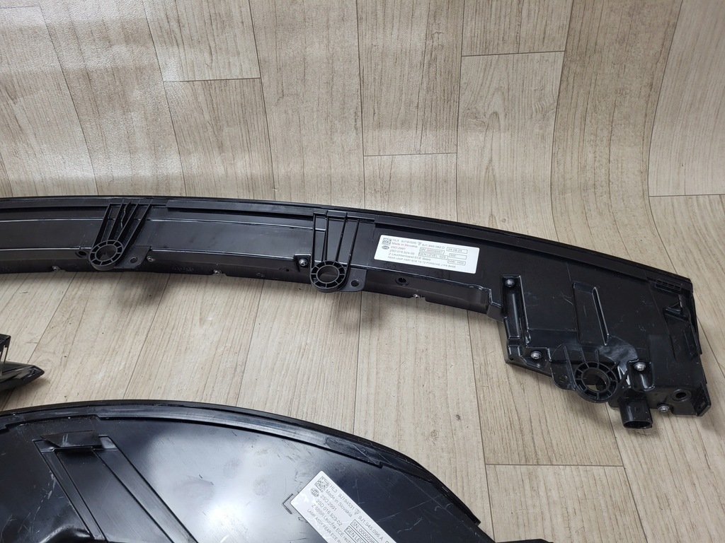 фото №9, Porsche taycan 9j1 лампа led накладка задня задня права ліва комплект