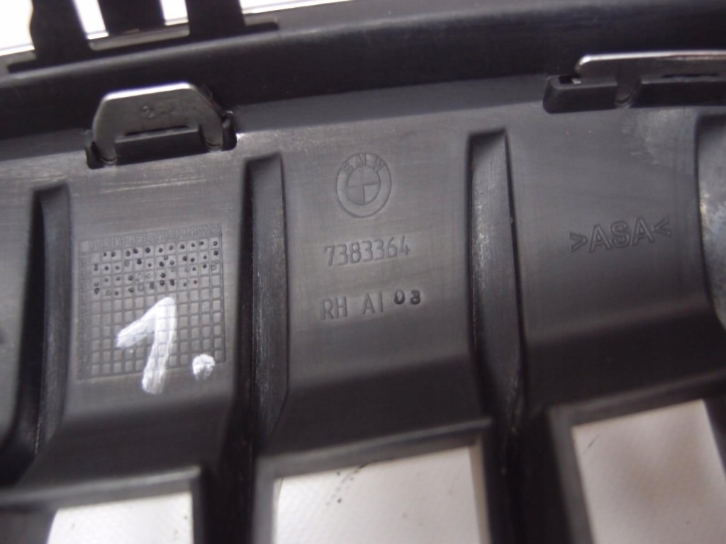 Решётка радиатора решётка бампера правый  bmw x1 f48 7383364 Доставка