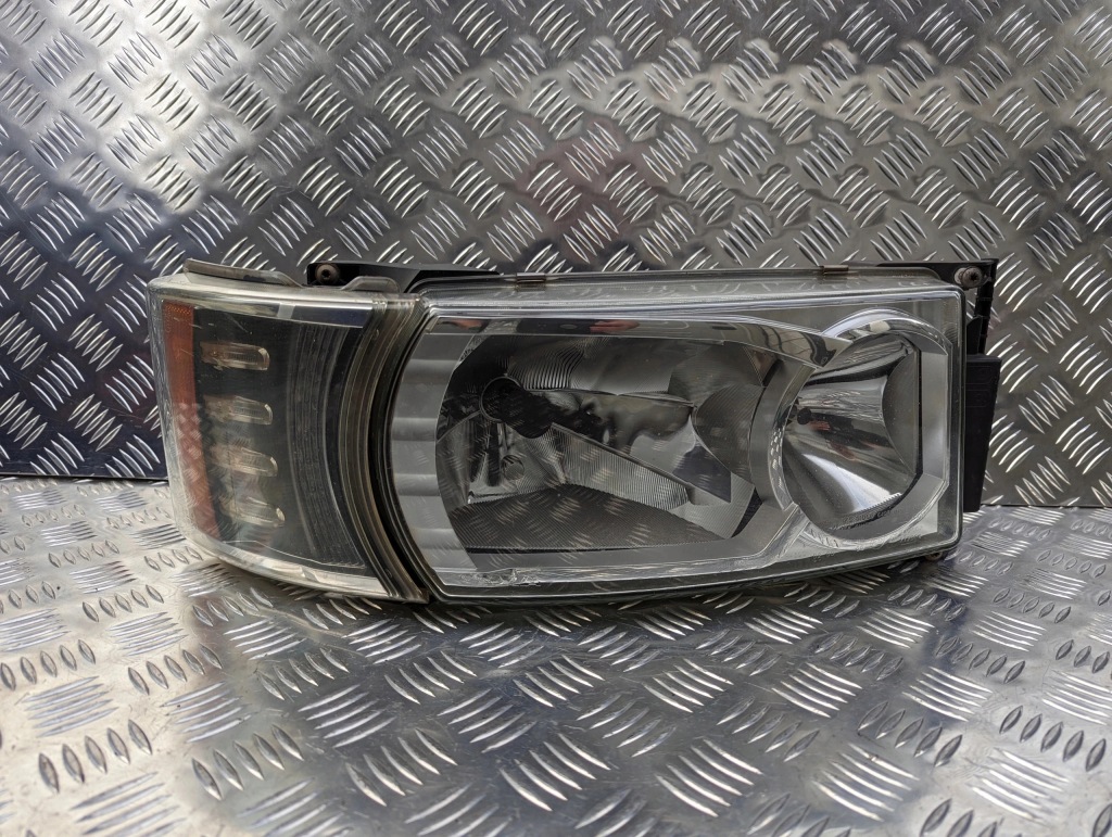 Купити Лампа передня ксенон scania stramline euro 6 права сторона