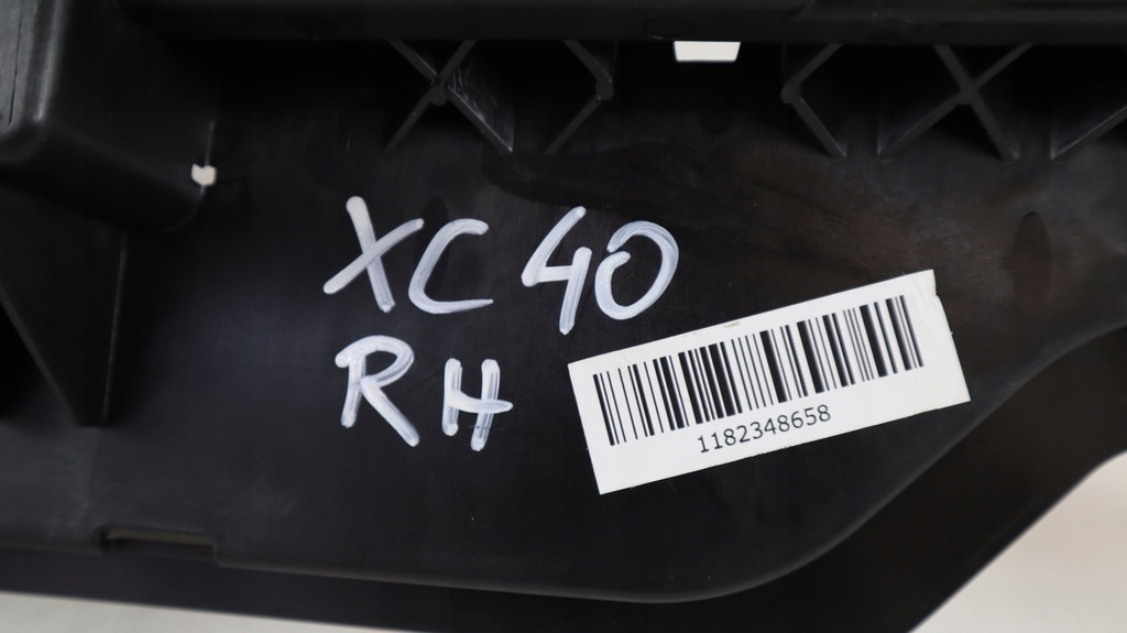 фото №7, Volvo xc40 молдинг багажника правая 32353159