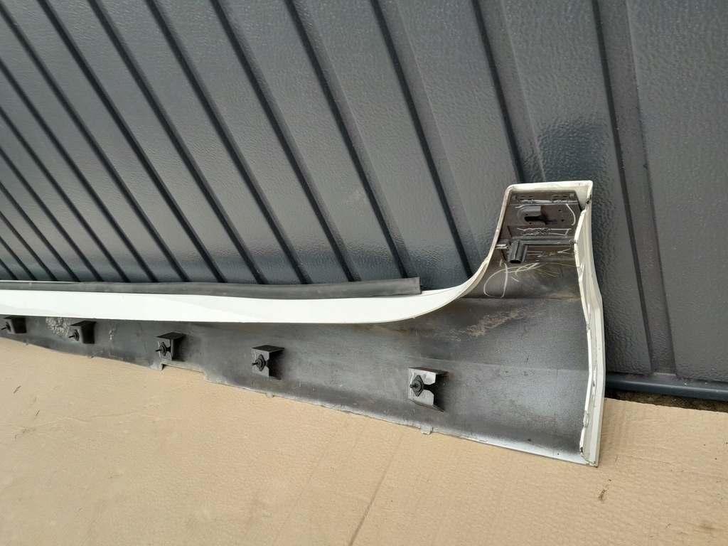 фото №9, Volvo s60 v60 iii 3 молдинг накладка порог правая