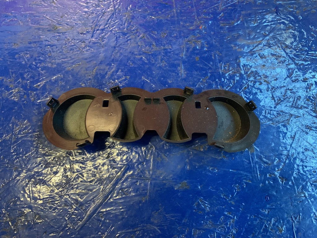 фото №1, Кронштейн накладка эмблема решётка радиатора audi a7 c7