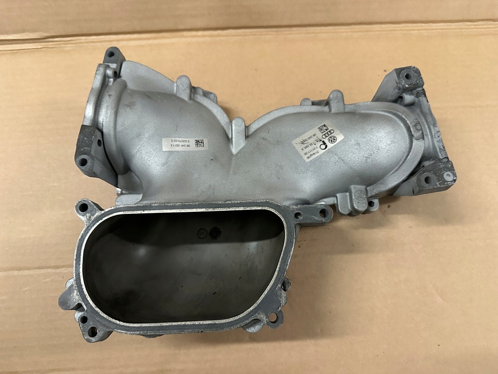 фото №7, Воздухозаборник коллектор повреждённый audi s8 d3 5.2 fsi v10 bsm 07l133085a