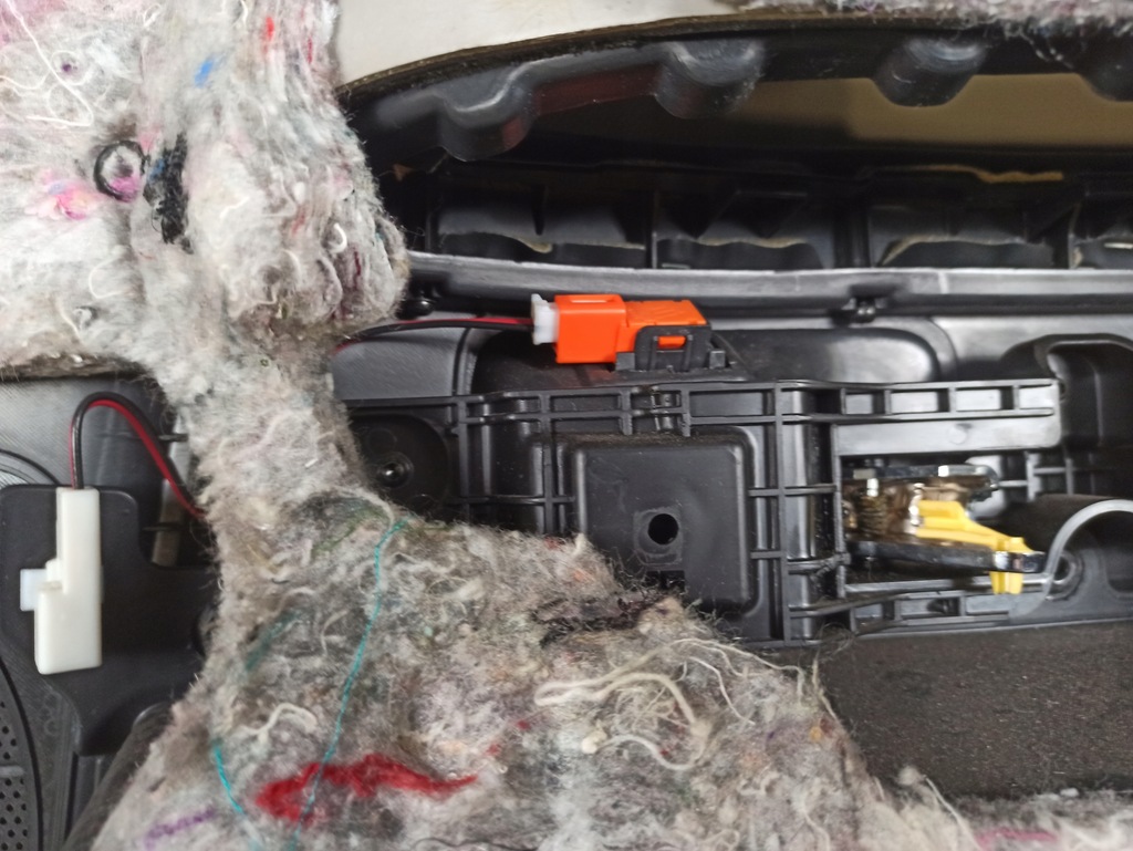 фото №9, Обшивка дверь панель обивка левый challenger 2009-2014