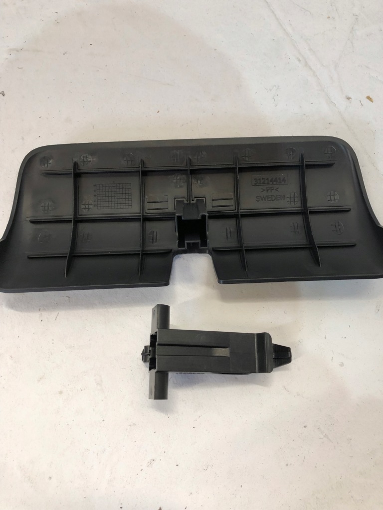 фото №4, Volvo c30 atrapa/zaślepka фаркоп буксировочный