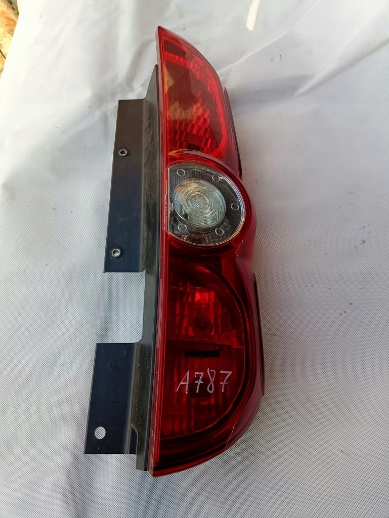 фото №1, Лампа задня права doblo combo ii 2 10- двері