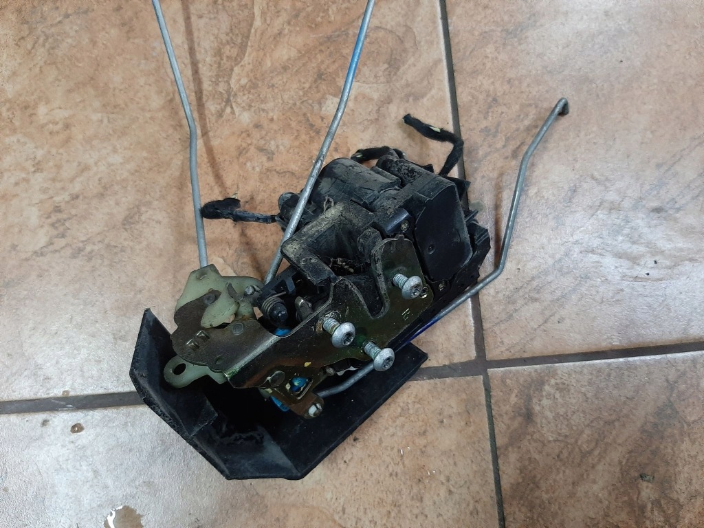 Alfa 156 замок правый перед Цена