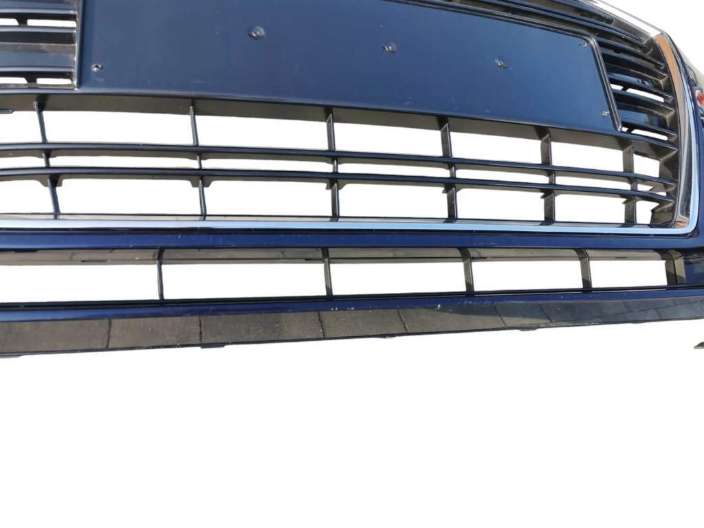 Бампер, решётка , решётка радиатора, решётки audi a-3 8v рестайлинг  s-line хэтчбек 108. Оригинал