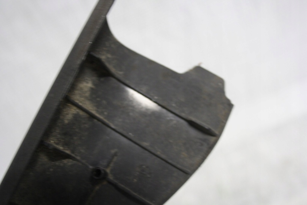 фото №3, Audi a6 c5 заглушка дверь треугольник p задняя 4b9857570a