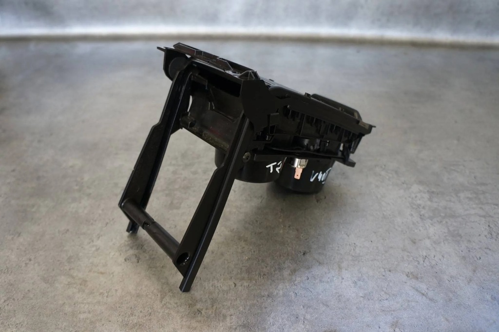 фото №7, Кронштейн na чашки шторка тунель бардачок volvo v40 ii